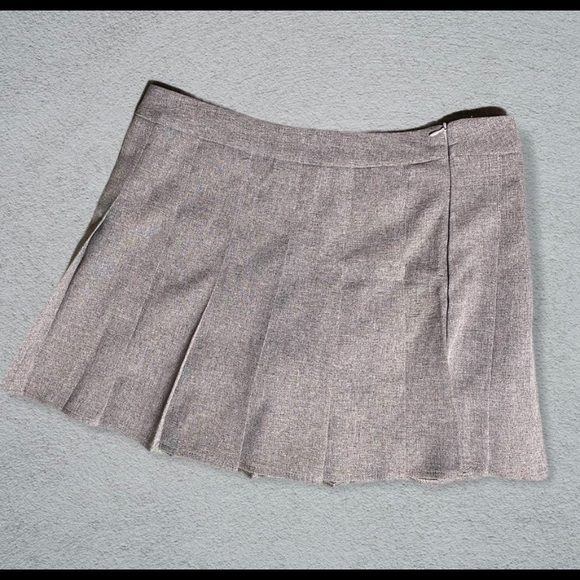 Grey OR white mini tennis skirts. - Picture 2 of 2